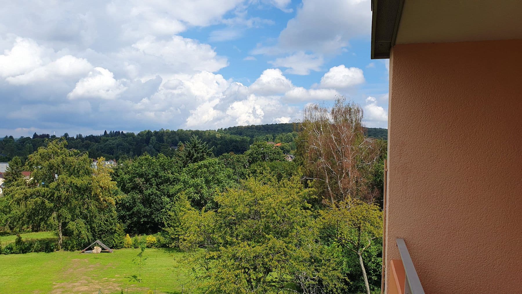 Prenájom bytu 3-izbový 87 m², Saarbrücken, Sársko Prenájom bytu 3-izbový 87 m², Saarbrücken, Sársko