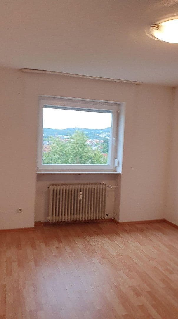 Prenájom bytu 3-izbový 87 m², Saarbrücken, Sársko Prenájom bytu 3-izbový 87 m², Saarbrücken, Sársko