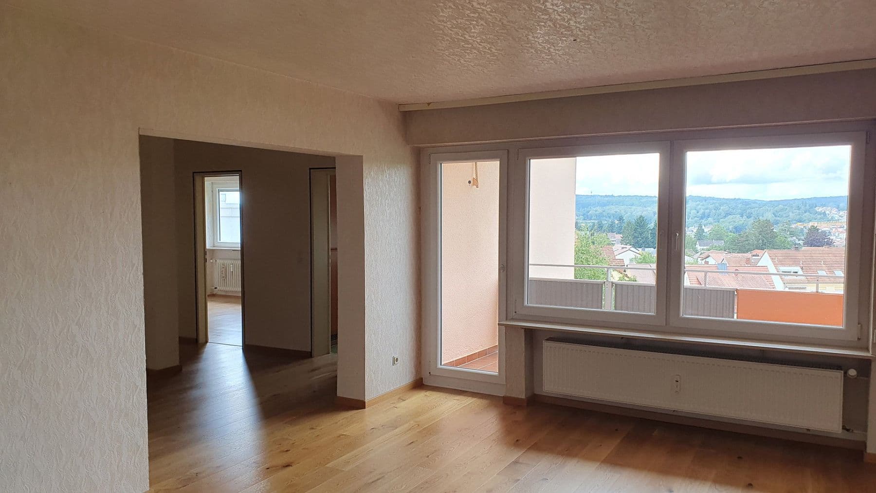 Prenájom bytu 3-izbový 87 m², Saarbrücken, Sársko Prenájom bytu 3-izbový 87 m², Saarbrücken, Sársko