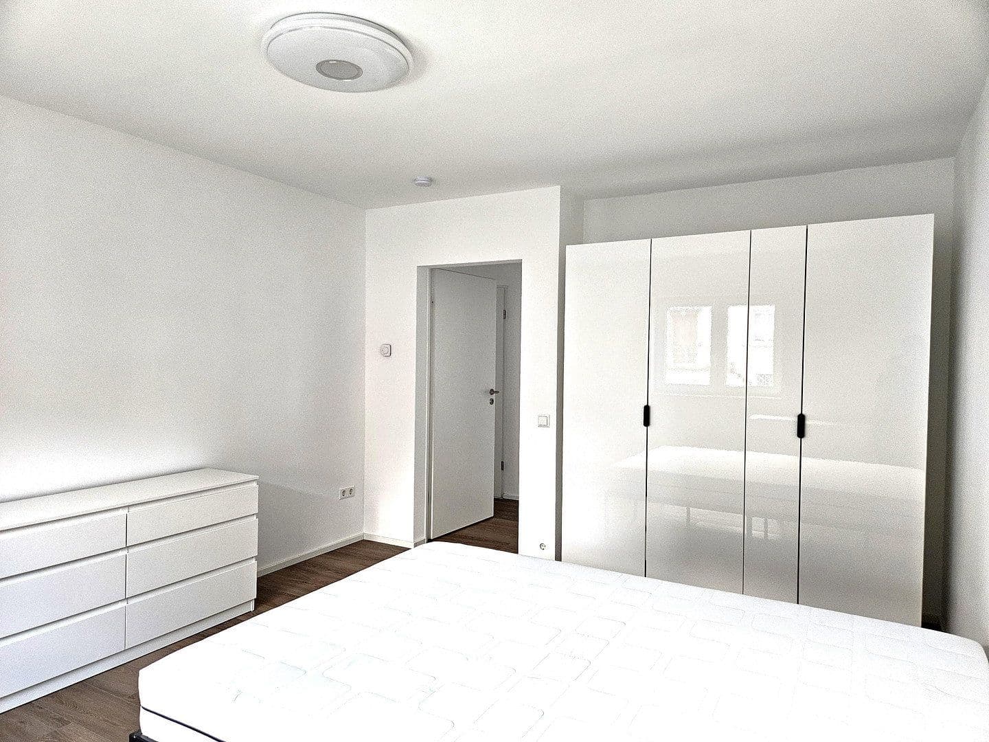 Prenájom bytu 3-izbový 123 m², Stuttgart, Bádensko-Wurttembersko Prenájom bytu 3-izbový 123 m², Stuttgart, Bádensko-Wurttembersko