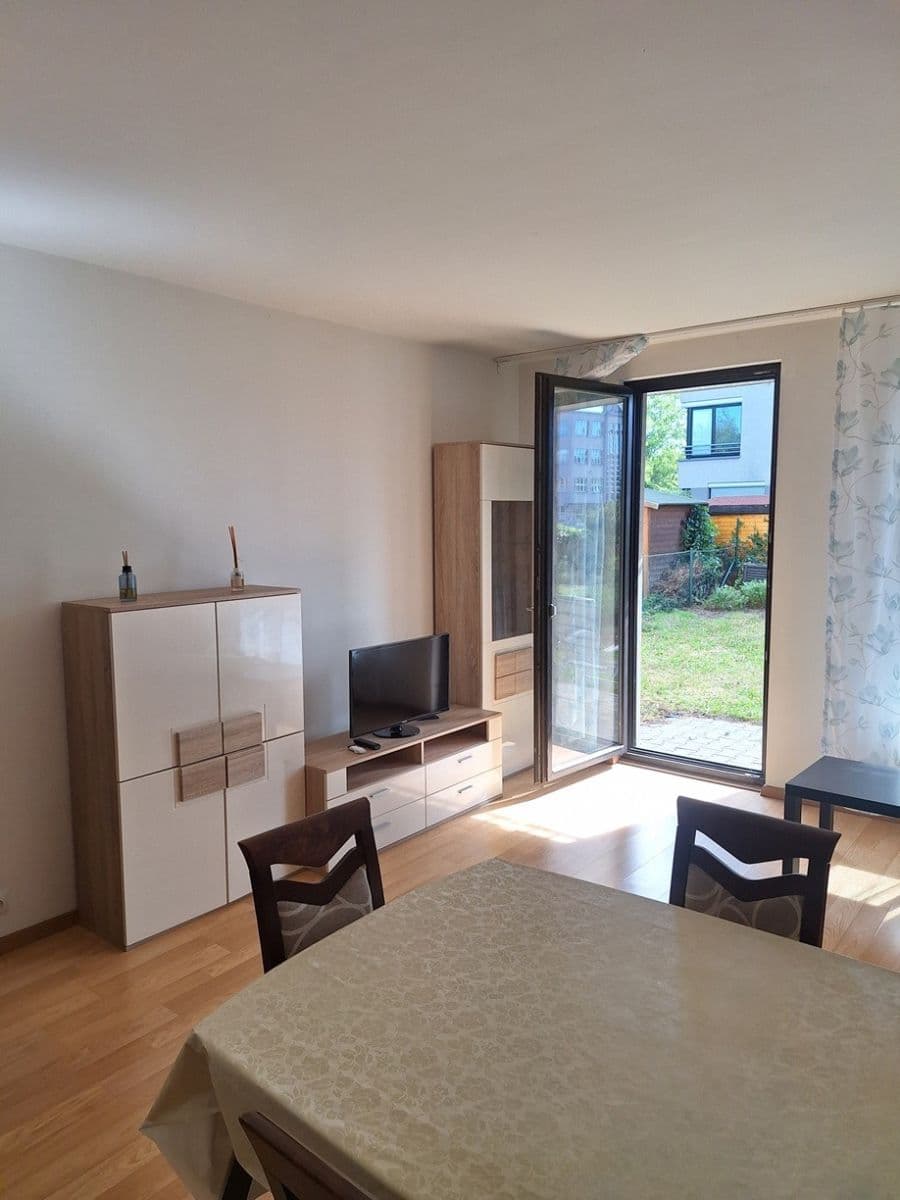 Prenájom bytu 2-izbový 60 m², Sousedíkova, Praha, Praha Prenájom bytu 2-izbový 60 m², Sousedíkova, Praha, Praha