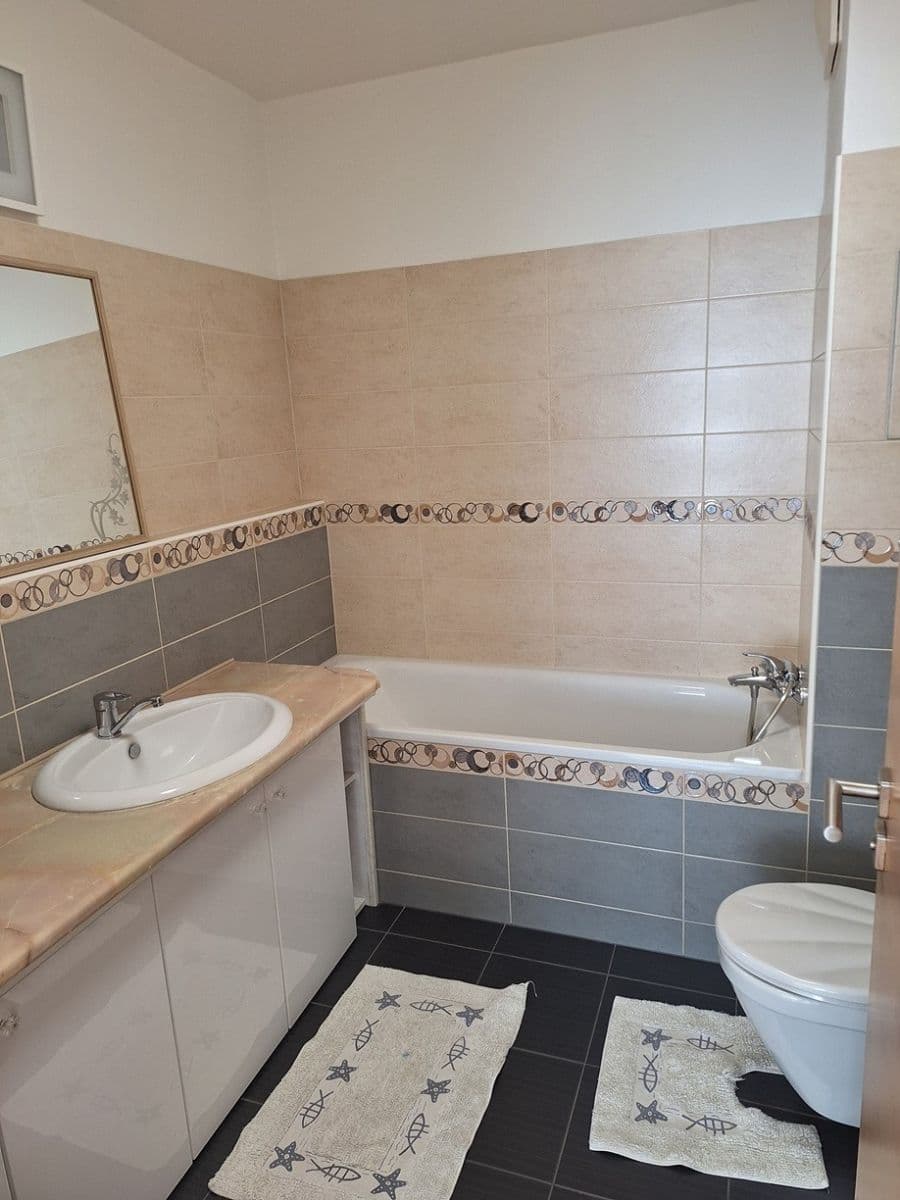 Prenájom bytu 2-izbový 60 m², Sousedíkova, Praha, Praha Prenájom bytu 2-izbový 60 m², Sousedíkova, Praha, Praha