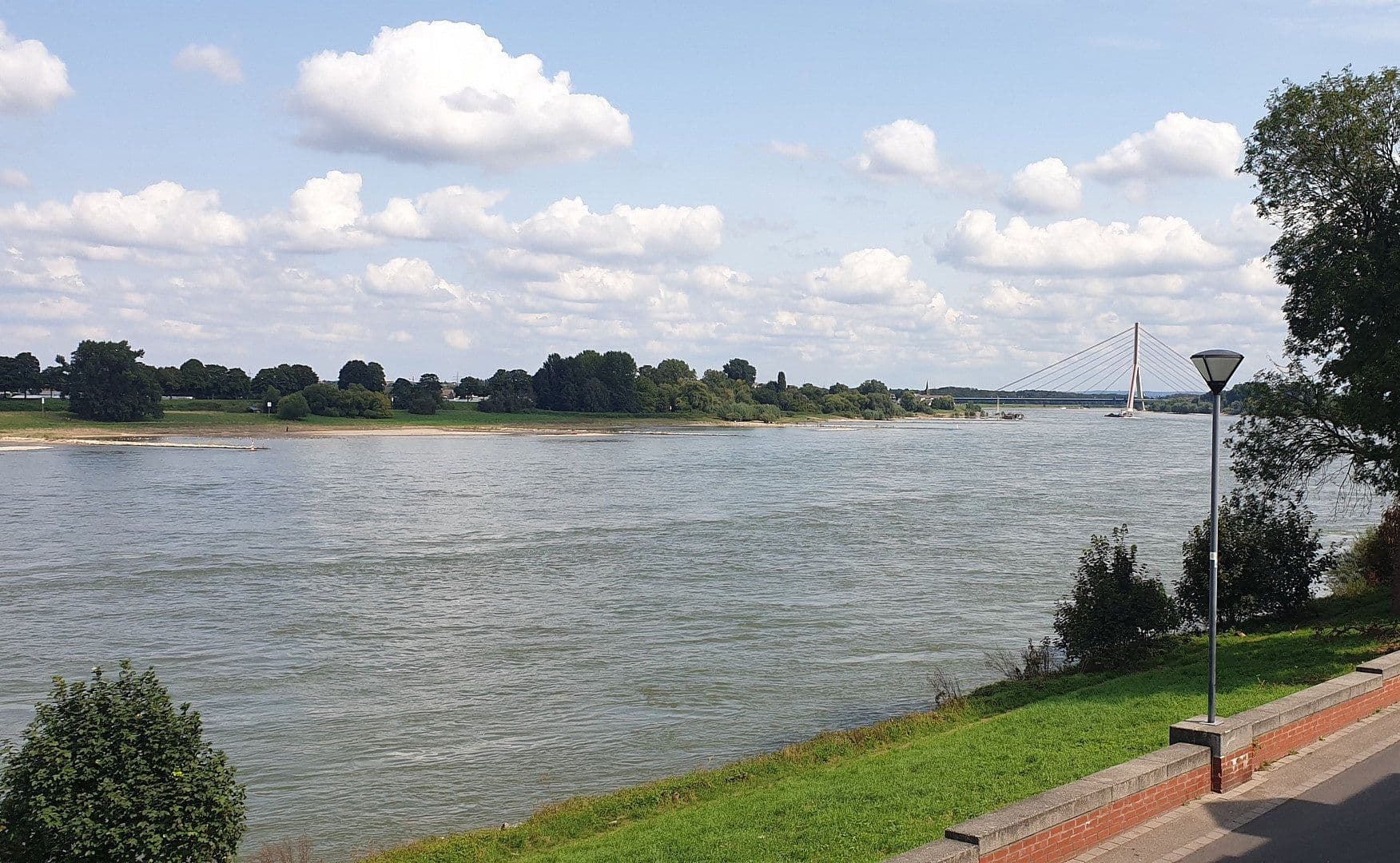 Prenájom bytu 2-izbový 60 m², Rheinuferstr, Neuss, Severné Porýnie - Westfálsko Prenájom bytu 2-izbový 60 m², Rheinuferstr, Neuss, Severné Porýnie - Westfálsko