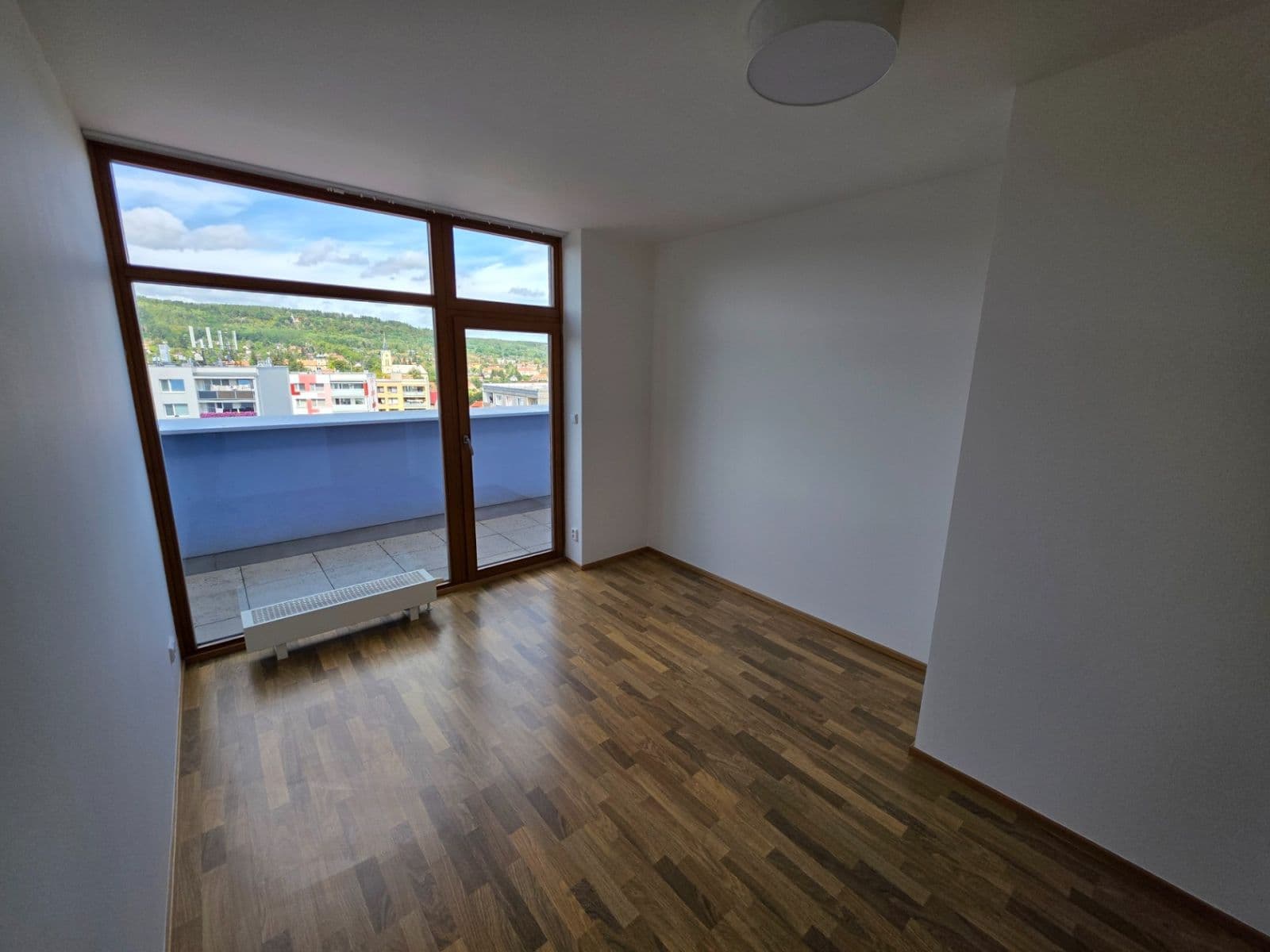 Prenájom bytu 4-izbový 127 m², Ke Škole, Mníšek pod Brdy, Středočeský kraj Prenájom bytu 4-izbový 127 m², Ke Škole, Mníšek pod Brdy, Středočeský kraj