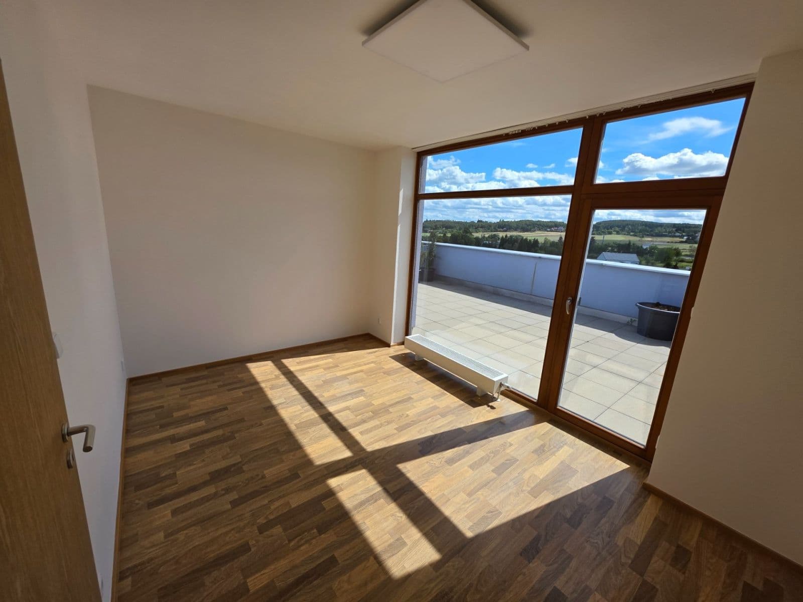 Prenájom bytu 4-izbový 127 m², Ke Škole, Mníšek pod Brdy, Středočeský kraj Prenájom bytu 4-izbový 127 m², Ke Škole, Mníšek pod Brdy, Středočeský kraj