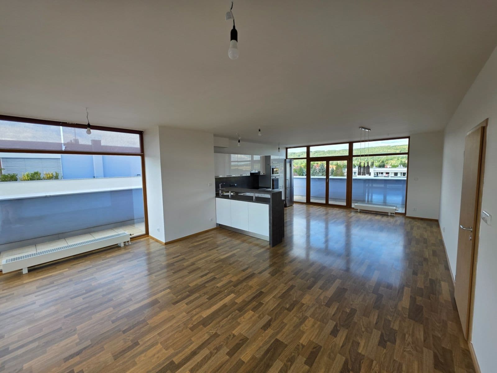 Prenájom bytu 4-izbový 127 m², Ke Škole, Mníšek pod Brdy, Středočeský kraj Prenájom bytu 4-izbový 127 m², Ke Škole, Mníšek pod Brdy, Středočeský kraj
