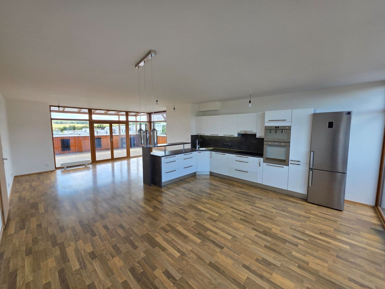 Prenájom bytu 4-izbový 127 m², Ke Škole, Mníšek pod Brdy, Středočeský kraj Prenájom bytu 4-izbový 127 m², Ke Škole, Mníšek pod Brdy, Středočeský kraj