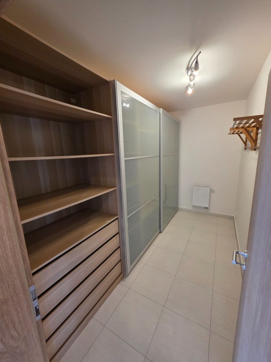 Prenájom bytu 4-izbový 127 m², Ke Škole, Mníšek pod Brdy, Středočeský kraj Prenájom bytu 4-izbový 127 m², Ke Škole, Mníšek pod Brdy, Středočeský kraj