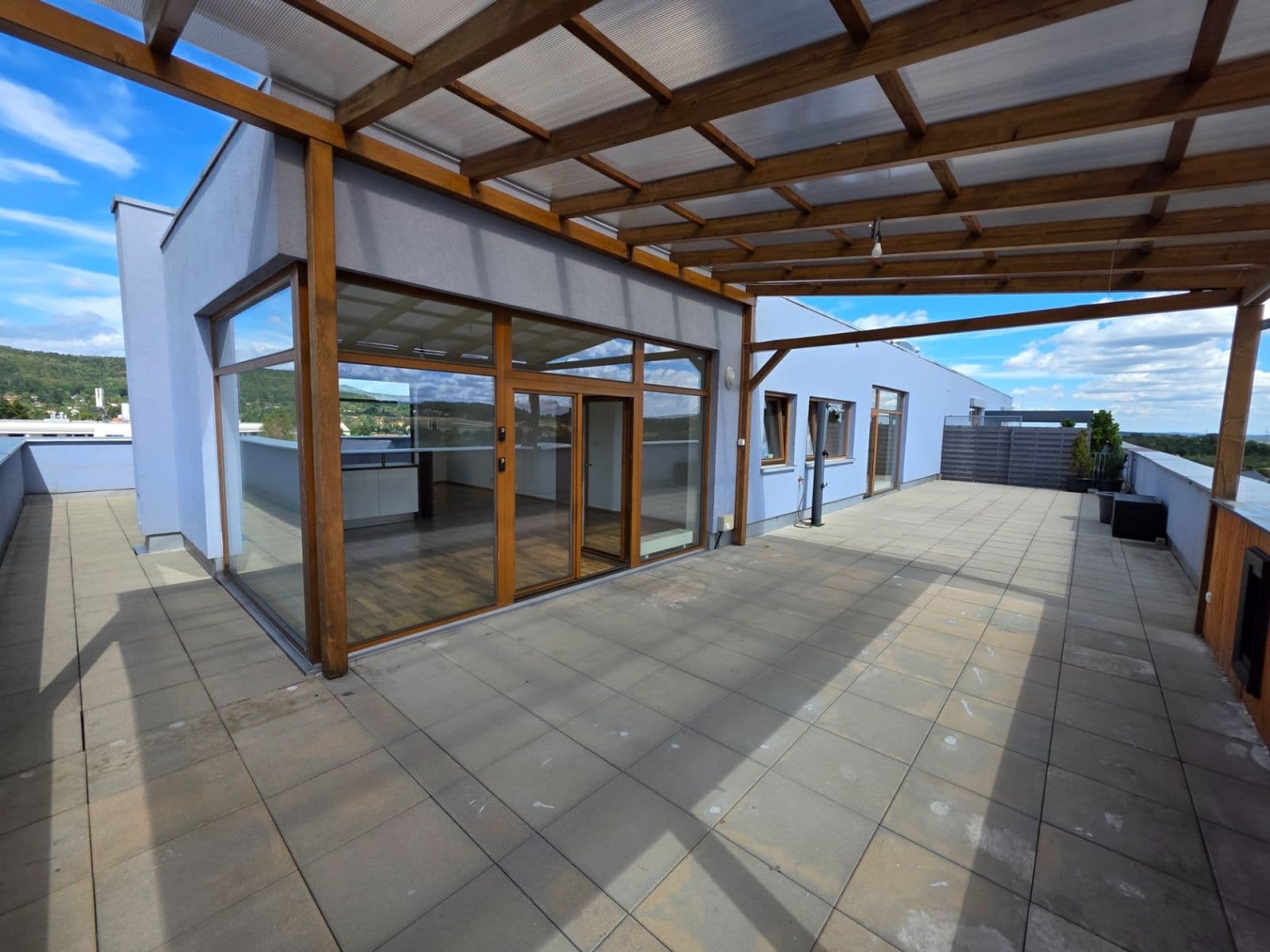 Prenájom bytu 4-izbový 127 m², Ke Škole, Mníšek pod Brdy, Středočeský kraj Prenájom bytu 4-izbový 127 m², Ke Škole, Mníšek pod Brdy, Středočeský kraj