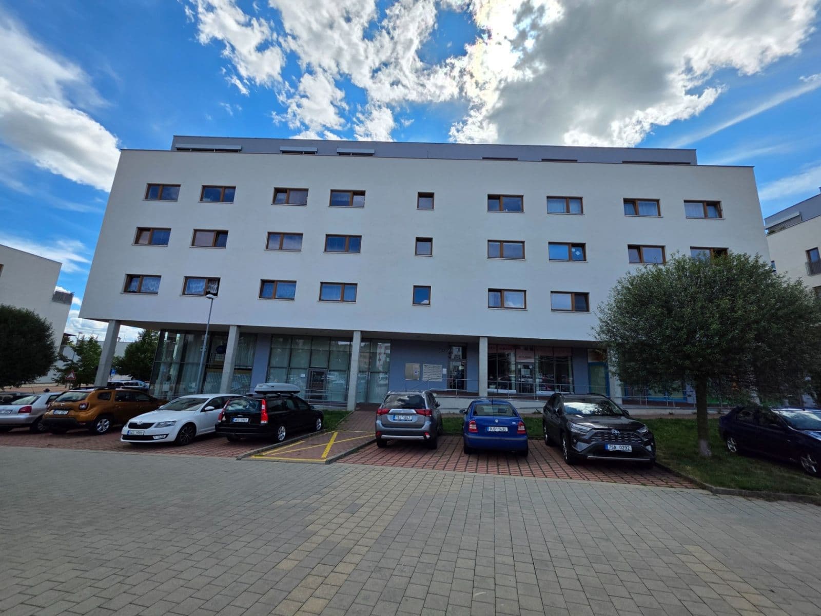 Prenájom bytu 4-izbový 127 m², Ke Škole, Mníšek pod Brdy, Středočeský kraj Prenájom bytu 4-izbový 127 m², Ke Škole, Mníšek pod Brdy, Středočeský kraj