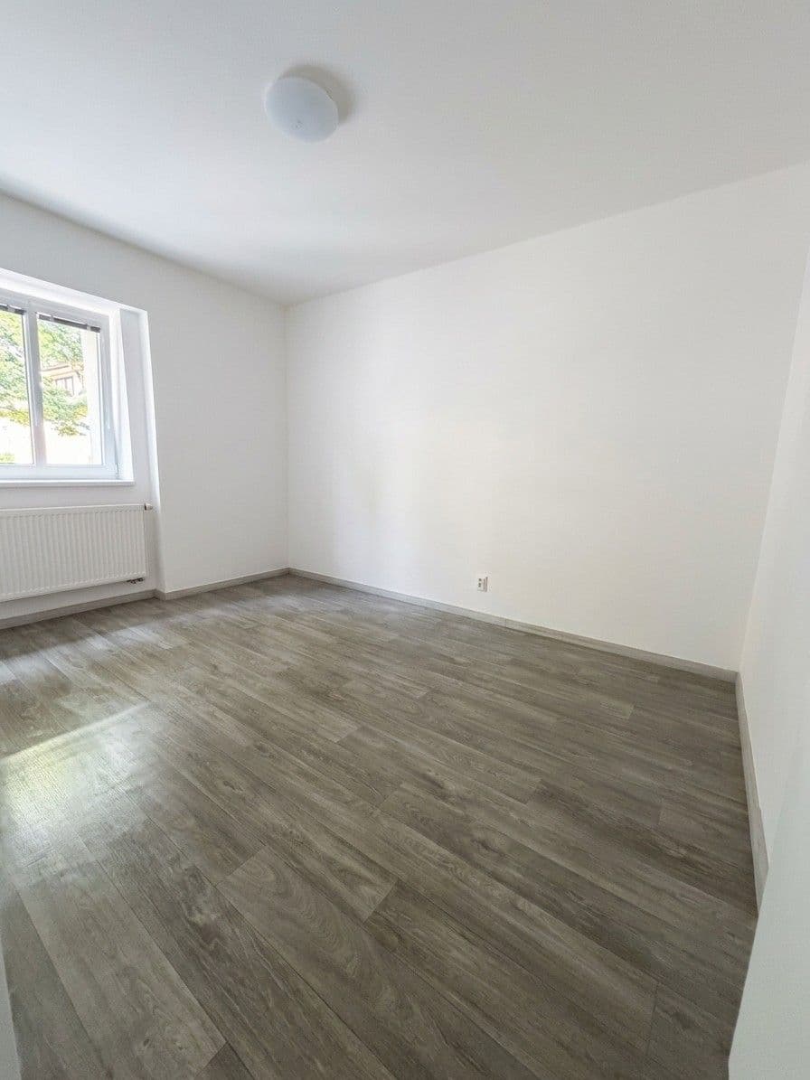 Prenájom bytu 2-izbový 30 m², Antonína Dvořáka, Dobříš, Středočeský kraj Prenájom bytu 2-izbový 30 m², Antonína Dvořáka, Dobříš, Středočeský kraj