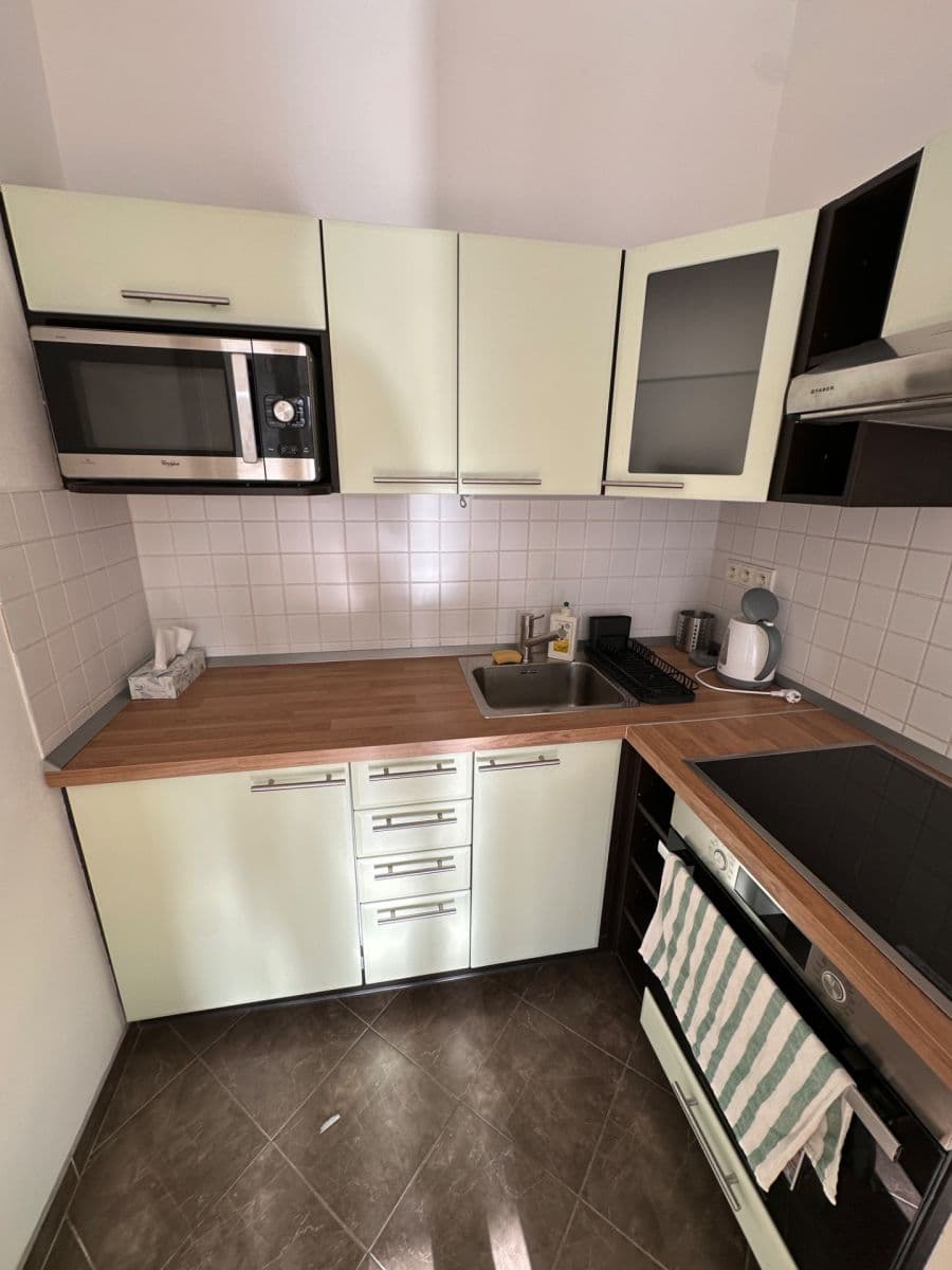 Prenájom bytu 1-izbový 32 m², Prachnerova, Praha, Praha Prenájom bytu 1-izbový 32 m², Prachnerova, Praha, Praha