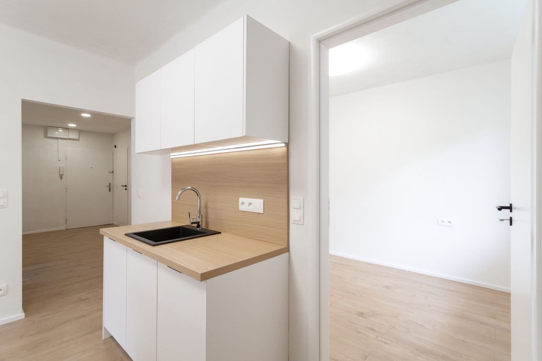 Predaj bytu 3-izbový 70 m², Nučická, Praha, Praha Predaj bytu 3-izbový 70 m², Nučická, Praha, Praha