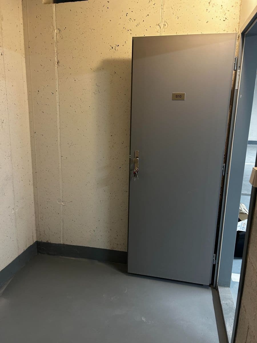 Prenájom garáže 13 m², Praha, Praha Prenájom garáže 13 m², Praha, Praha