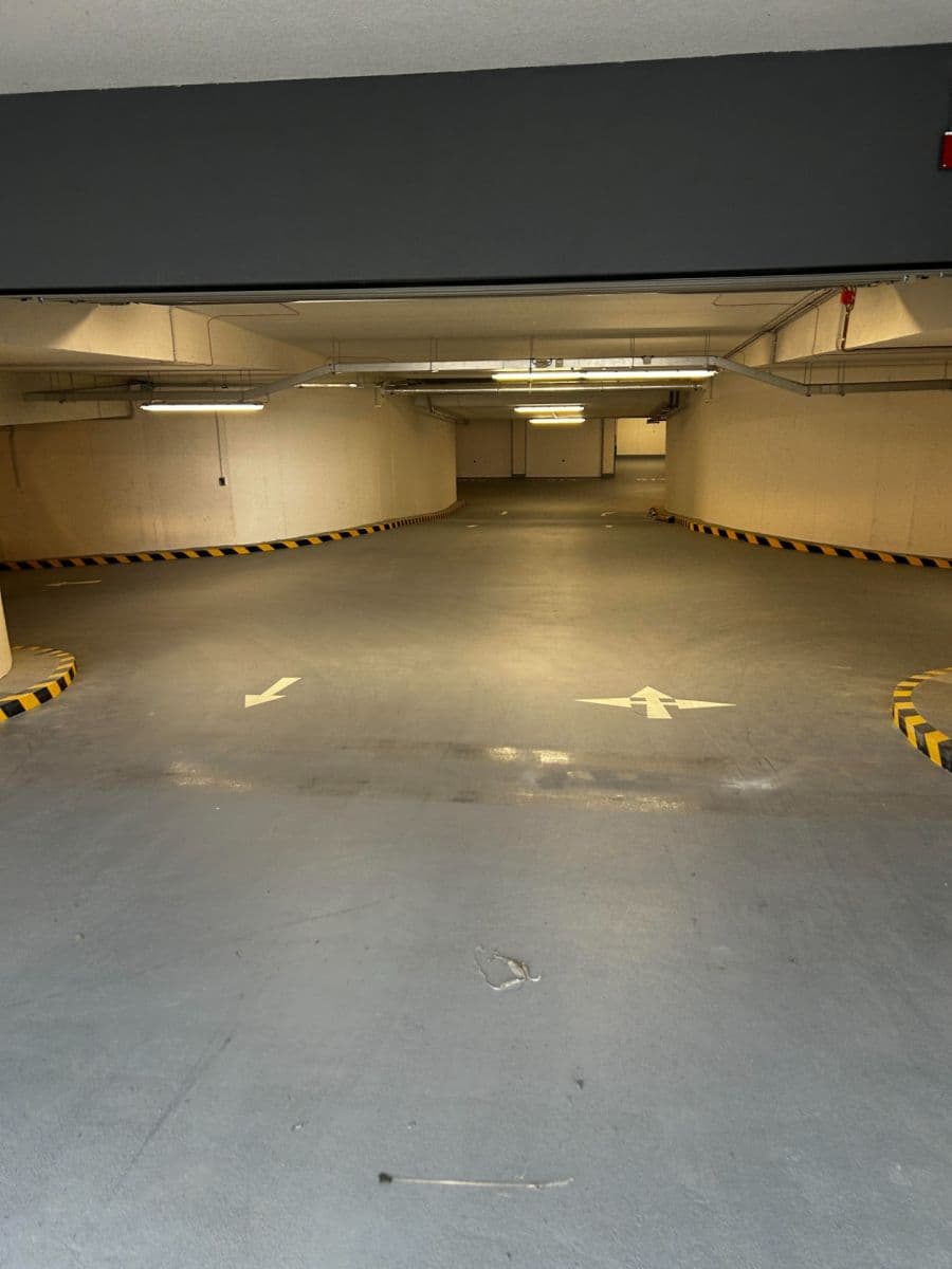 Prenájom garáže 13 m², Praha, Praha Prenájom garáže 13 m², Praha, Praha