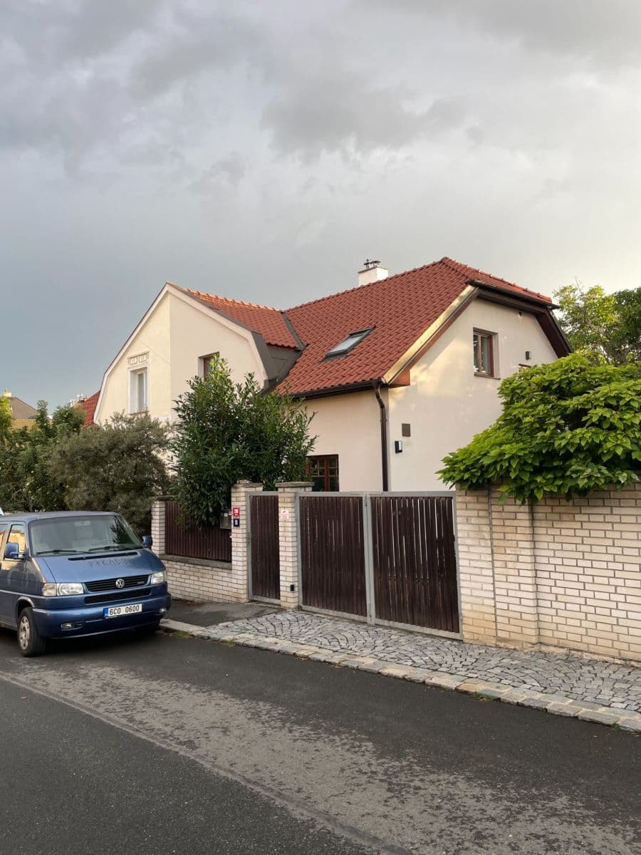 Prenájom bytu 2-izbový 65 m², Révová, Praha, Praha Prenájom bytu 2-izbový 65 m², Révová, Praha, Praha