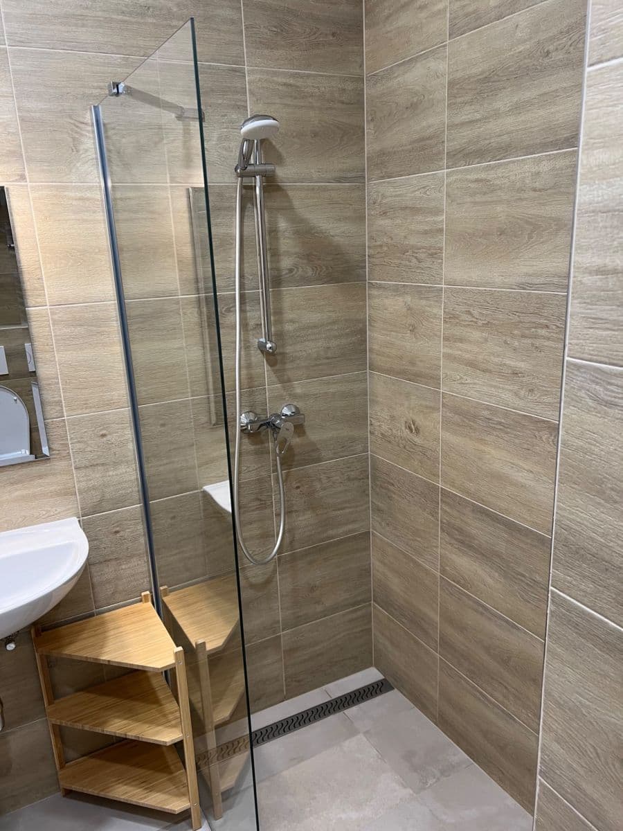 Prenájom bytu 1-izbový 41 m², Světická, Praha, Praha Prenájom bytu 1-izbový 41 m², Světická, Praha, Praha