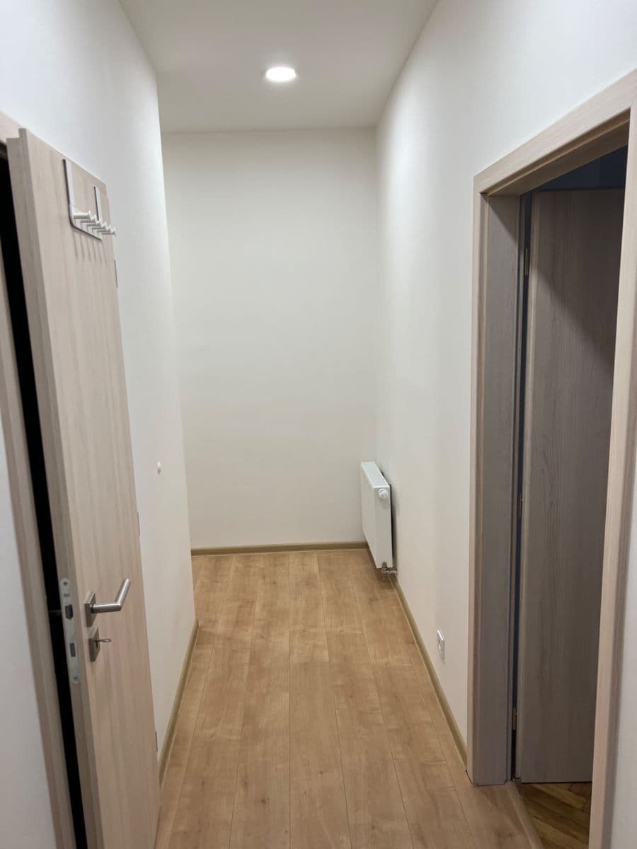 Prenájom bytu 1-izbový 41 m², Světická, Praha, Praha Prenájom bytu 1-izbový 41 m², Světická, Praha, Praha