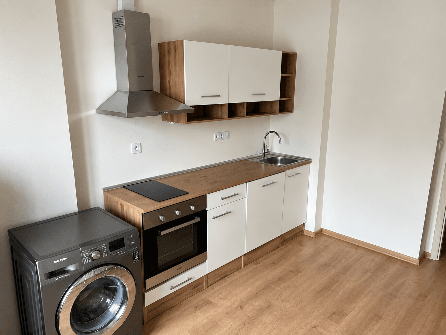 Prenájom bytu 1-izbový 41 m², Světická, Praha, Praha Prenájom bytu 1-izbový 41 m², Světická, Praha, Praha