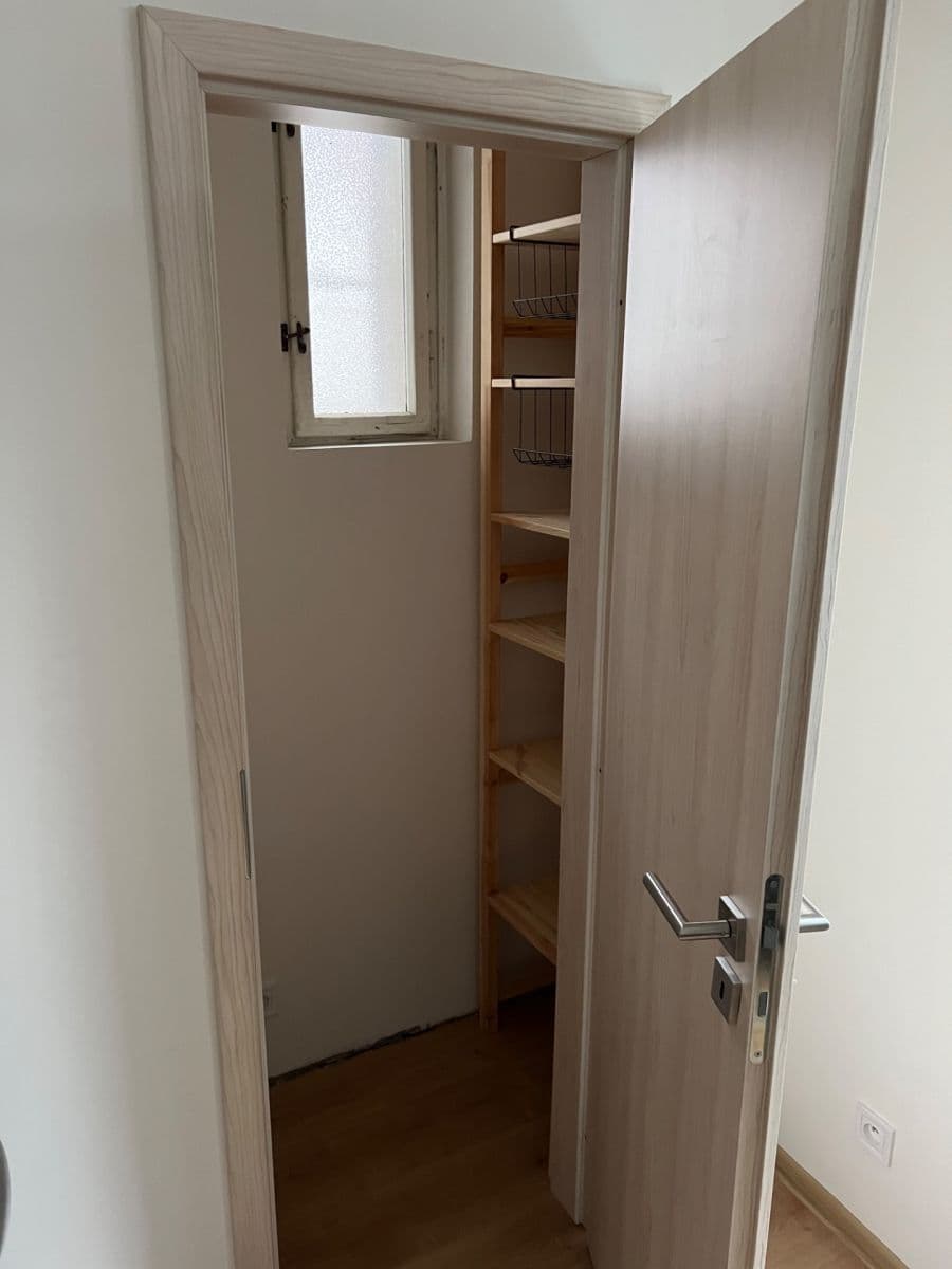 Prenájom bytu 1-izbový 41 m², Světická, Praha, Praha Prenájom bytu 1-izbový 41 m², Světická, Praha, Praha