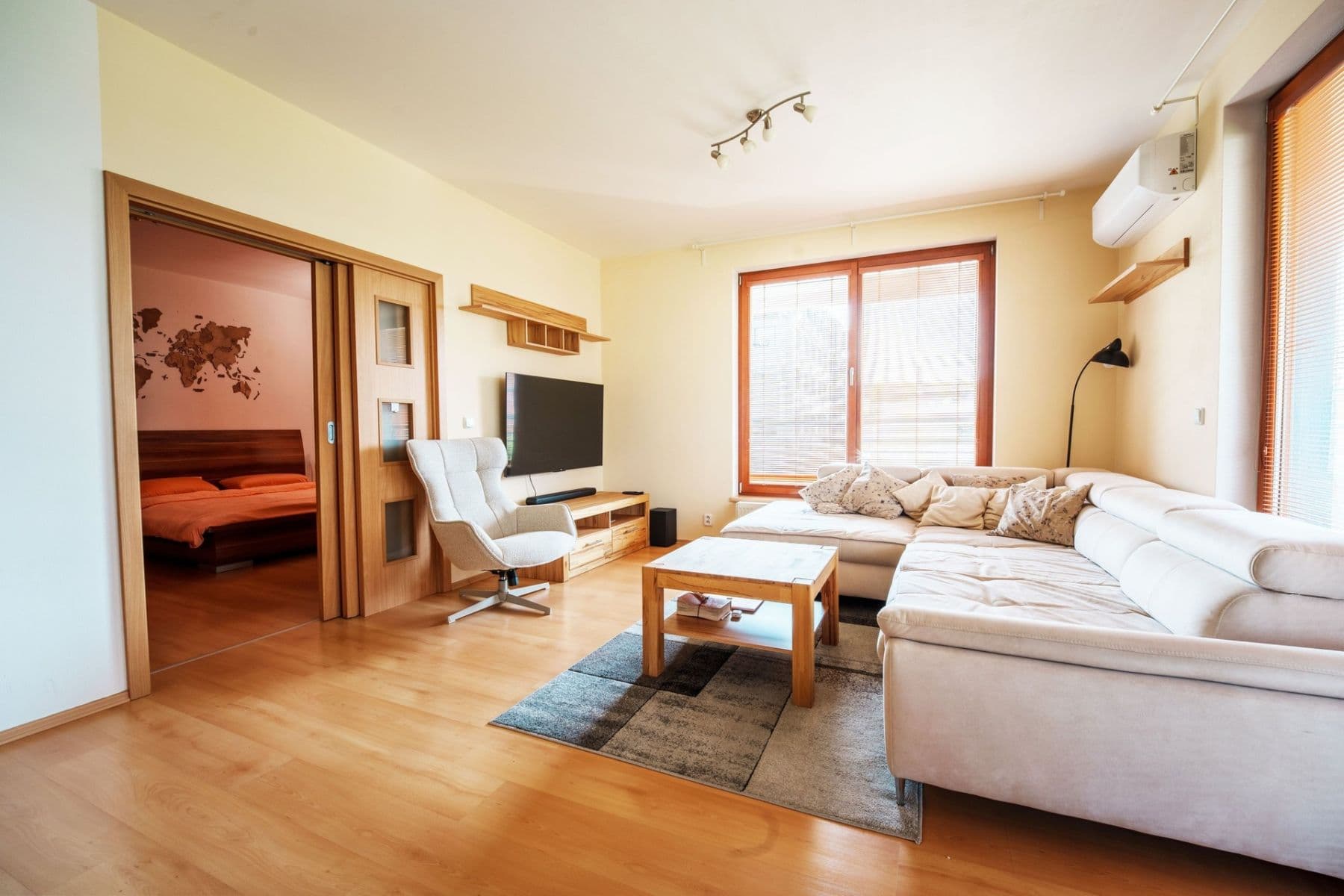 Prenájom bytu 2-izbový 62 m², Jana Přibíka, Praha, Praha Prenájom bytu 2-izbový 62 m², Jana Přibíka, Praha, Praha
