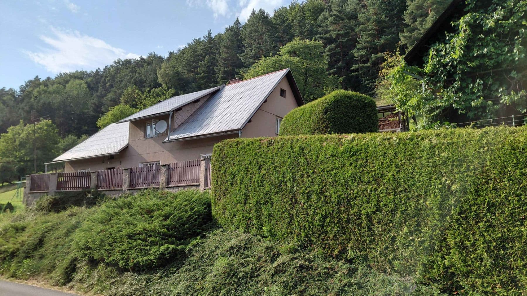 Predaj rekreačného objektu 170 m², pozemok 13.205 m², Klokočí, Liberecký kraj Predaj rekreačného objektu 170 m², pozemok 13.205 m², Klokočí, Liberecký kraj