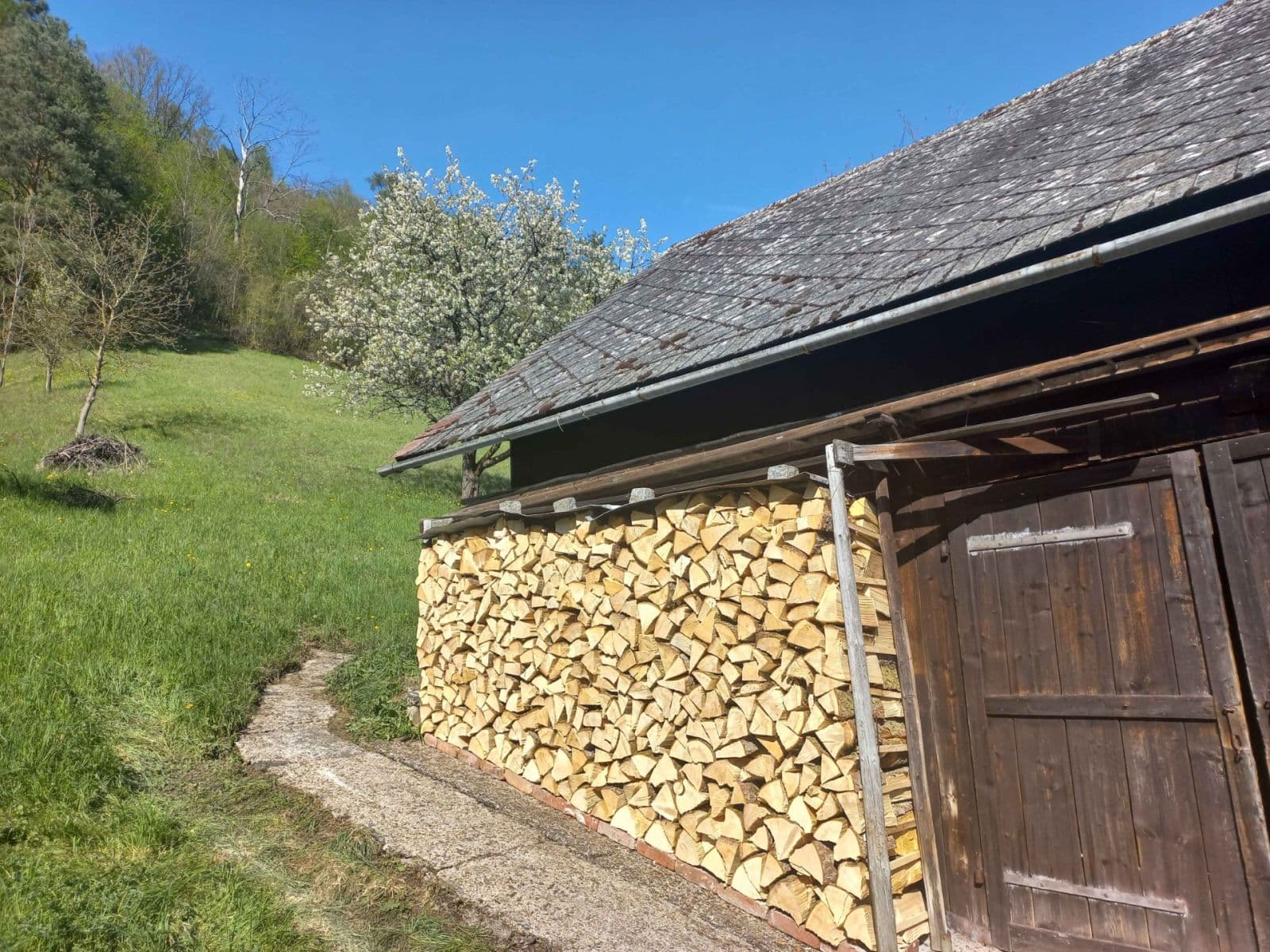 Predaj rekreačného objektu 170 m², pozemok 13.205 m², Klokočí, Liberecký kraj Predaj rekreačného objektu 170 m², pozemok 13.205 m², Klokočí, Liberecký kraj
