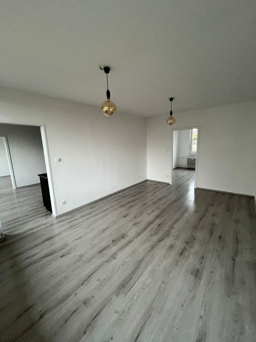 Prenájom bytu 4-izbový 75 m², Růžovka, Litoměřice, Ústecký kraj Prenájom bytu 4-izbový 75 m², Růžovka, Litoměřice, Ústecký kraj