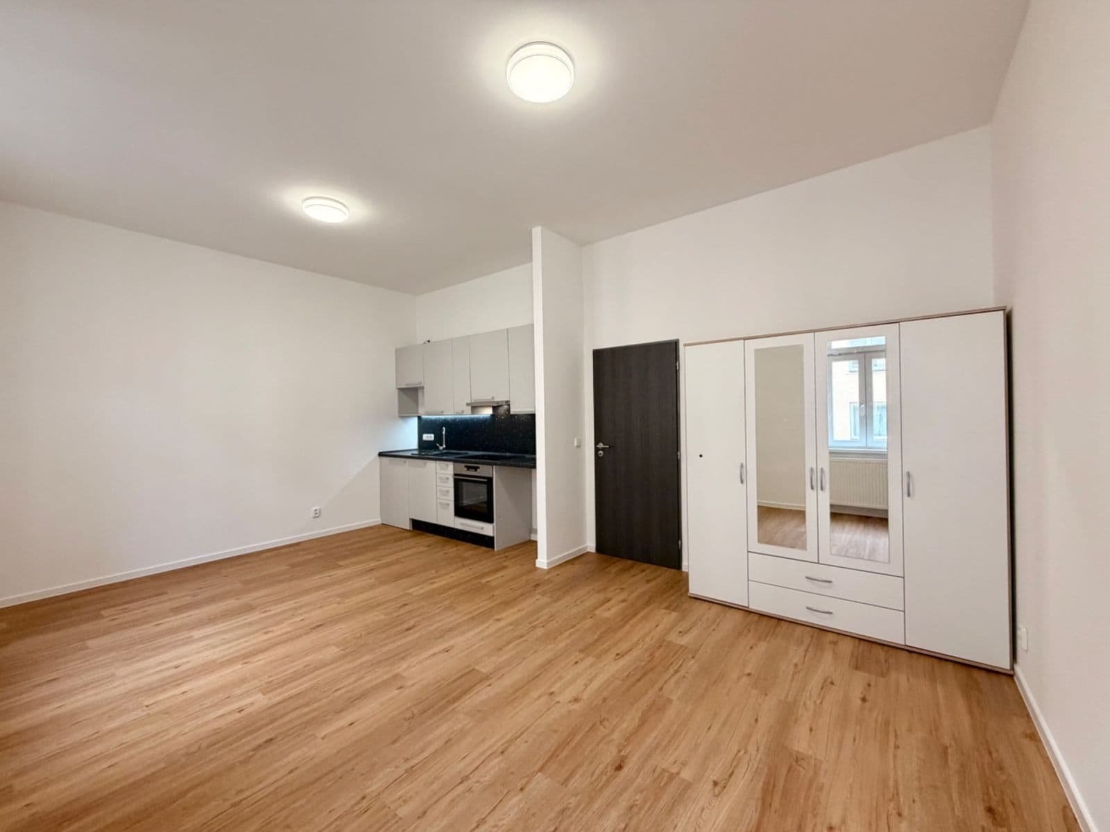 Prenájom bytu 1-izbový 32 m², V Zahradách, Praha, Praha Prenájom bytu 1-izbový 32 m², V Zahradách, Praha, Praha