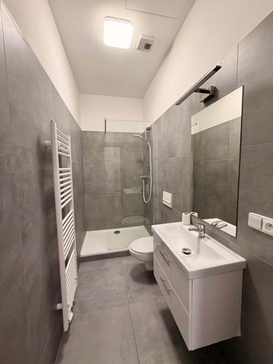 Prenájom bytu 1-izbový 32 m², V Zahradách, Praha, Praha Prenájom bytu 1-izbový 32 m², V Zahradách, Praha, Praha