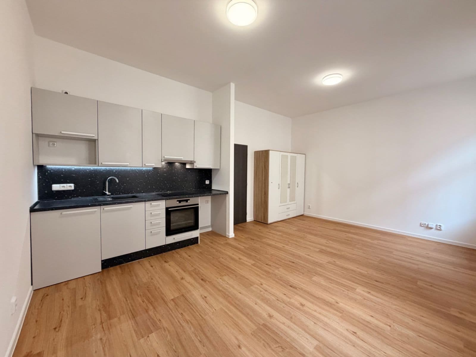 Prenájom bytu 1-izbový 32 m², V Zahradách, Praha, Praha Prenájom bytu 1-izbový 32 m², V Zahradách, Praha, Praha