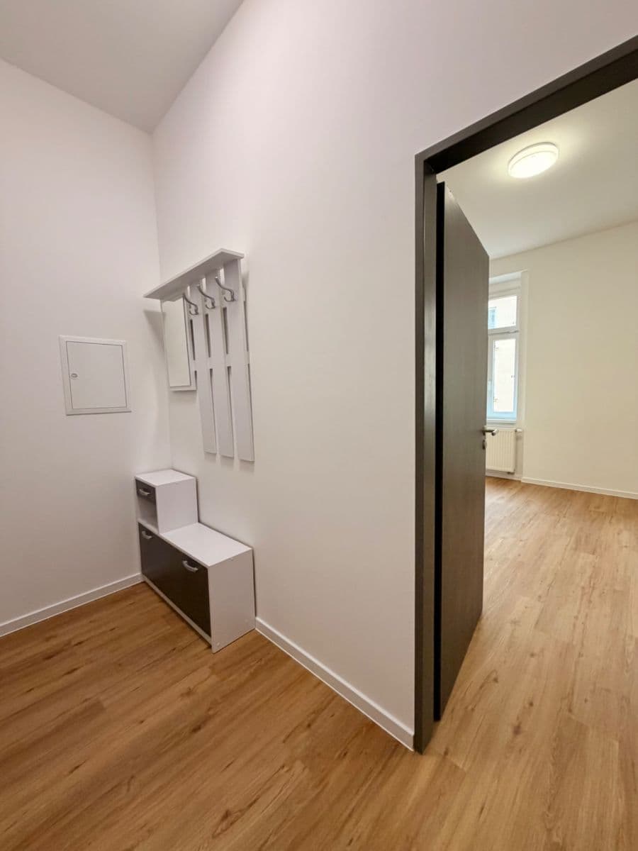 Prenájom bytu 1-izbový 32 m², V Zahradách, Praha, Praha Prenájom bytu 1-izbový 32 m², V Zahradách, Praha, Praha