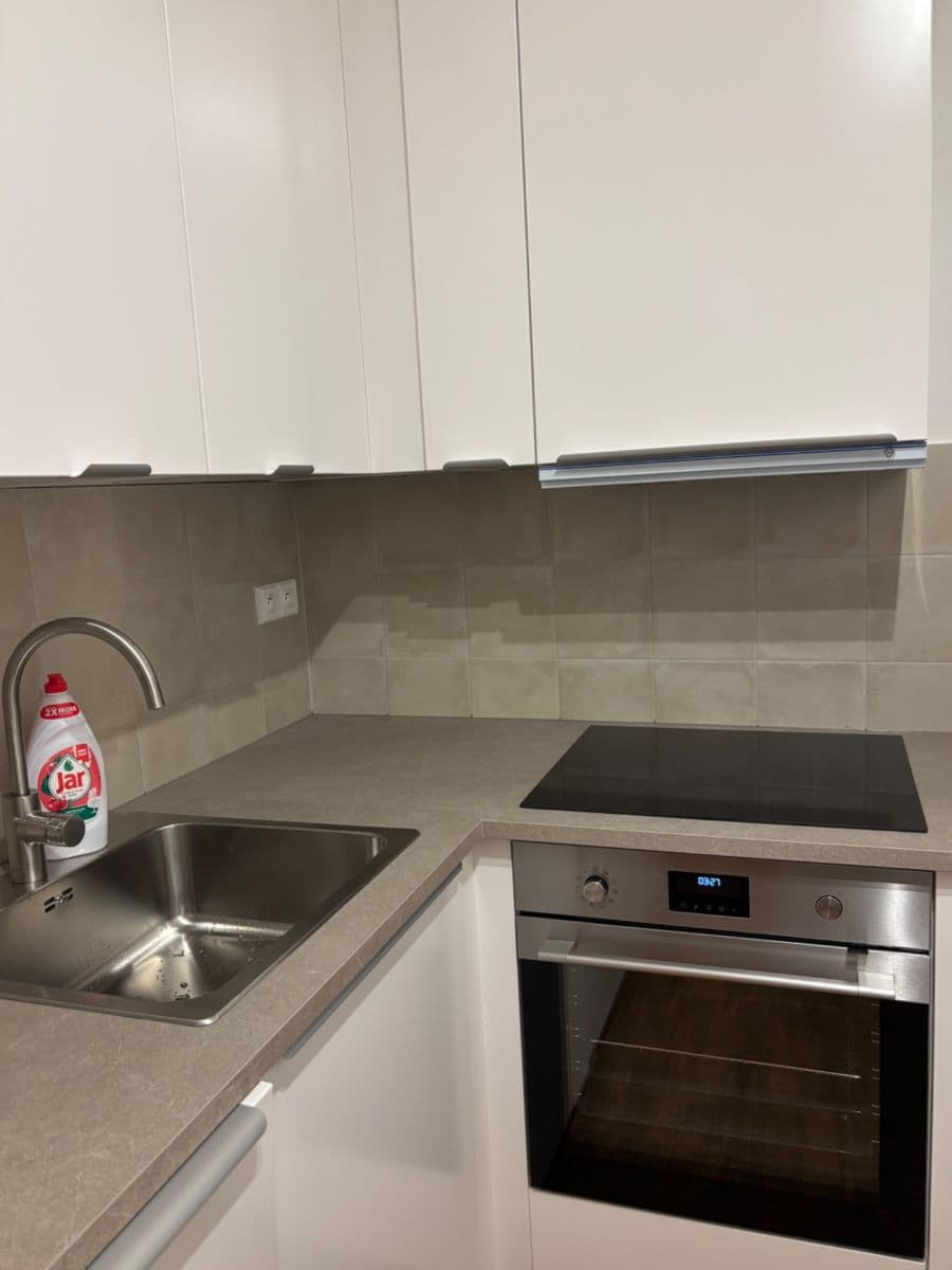 Prenájom bytu 2-izbový 45 m², Žerotínova, Praha, Praha Prenájom bytu 2-izbový 45 m², Žerotínova, Praha, Praha