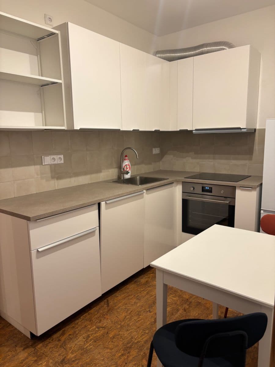 Prenájom bytu 2-izbový 45 m², Žerotínova, Praha, Praha Prenájom bytu 2-izbový 45 m², Žerotínova, Praha, Praha