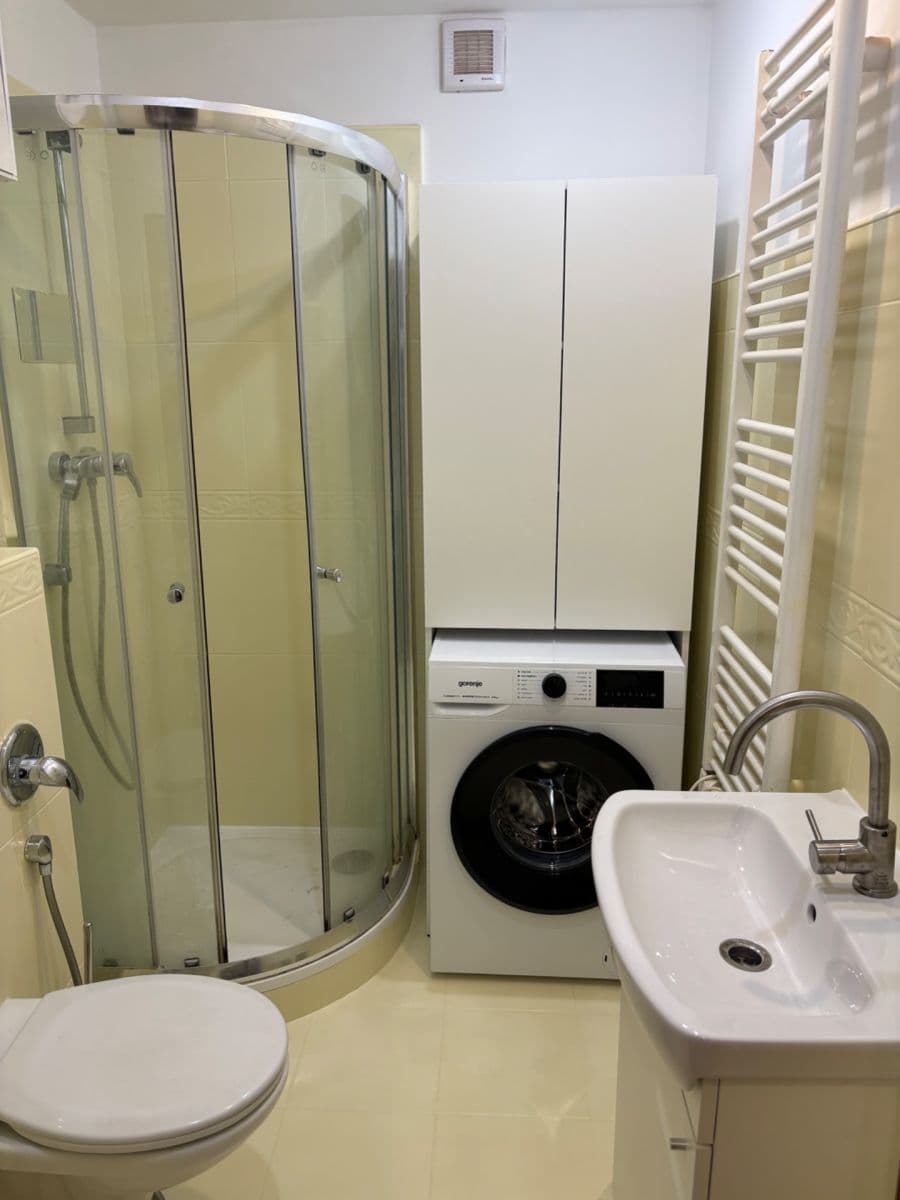 Prenájom bytu 2-izbový 45 m², Žerotínova, Praha, Praha Prenájom bytu 2-izbový 45 m², Žerotínova, Praha, Praha