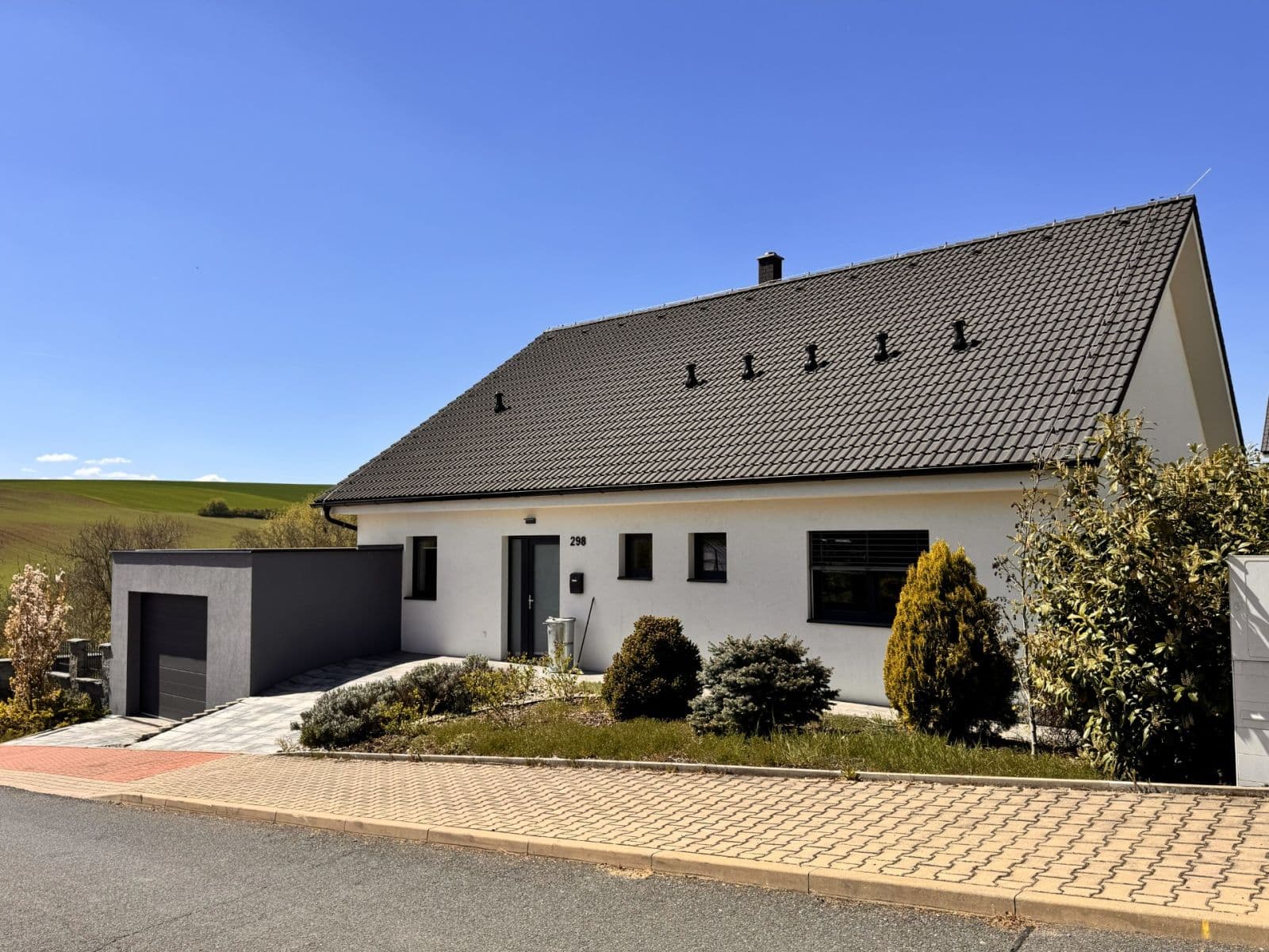 Predaj domu 160 m², pozemok 642 m², Akátová, Králův Dvůr, Středočeský kraj Predaj domu 160 m², pozemok 642 m², Akátová, Králův Dvůr, Středočeský kraj