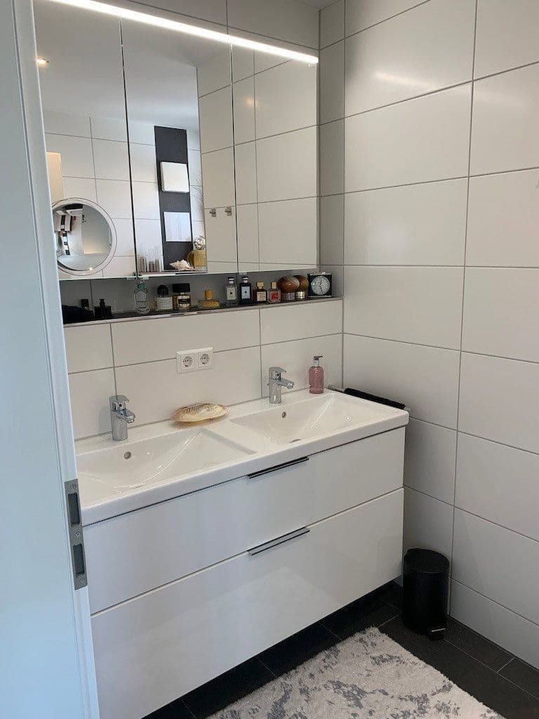 Prenájom bytu 4-izbový 157 m², Ulm, Bádensko-Wurttembersko Prenájom bytu 4-izbový 157 m², Ulm, Bádensko-Wurttembersko