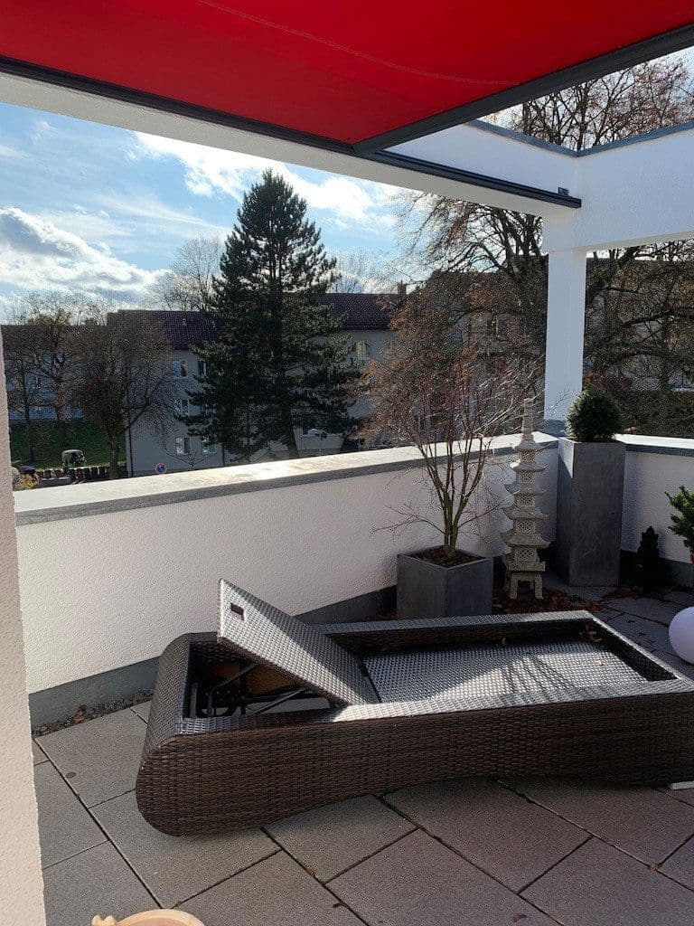 Prenájom bytu 4-izbový 157 m², Ulm, Bádensko-Wurttembersko Prenájom bytu 4-izbový 157 m², Ulm, Bádensko-Wurttembersko