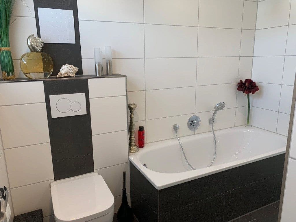 Prenájom bytu 4-izbový 157 m², Ulm, Bádensko-Wurttembersko Prenájom bytu 4-izbový 157 m², Ulm, Bádensko-Wurttembersko