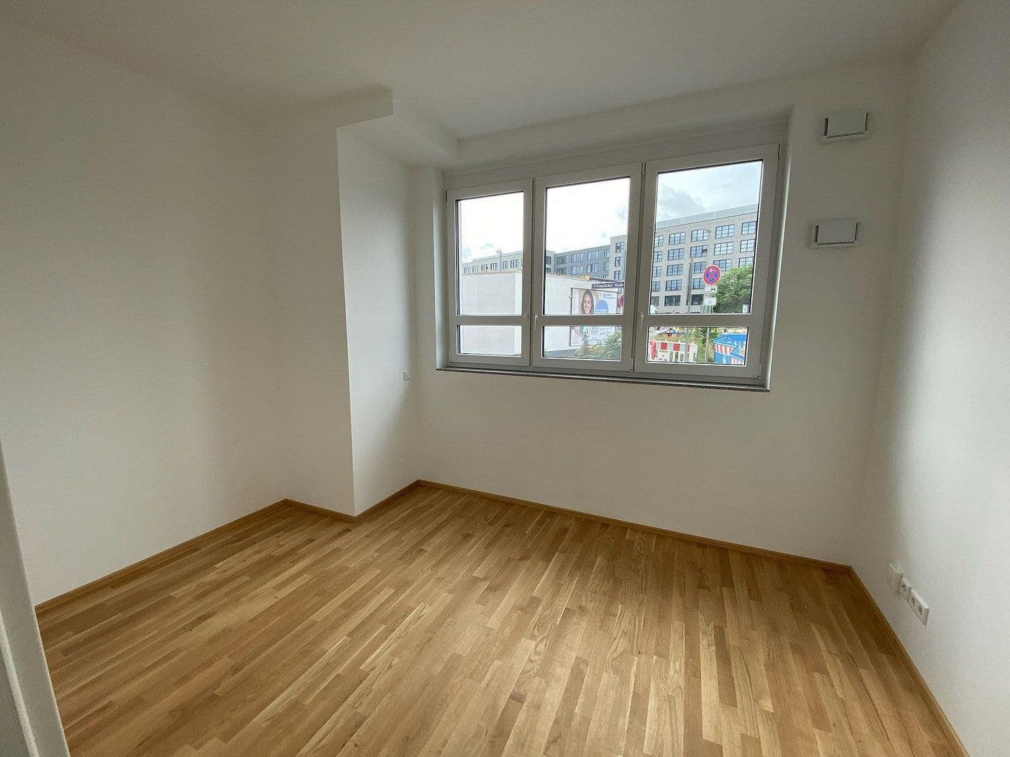 Prenájom bytu 3-izbový 93 m², Schanzäckerstr. 56, Nürnberg, Bavorsko Prenájom bytu 3-izbový 93 m², Schanzäckerstr. 56, Nürnberg, Bavorsko