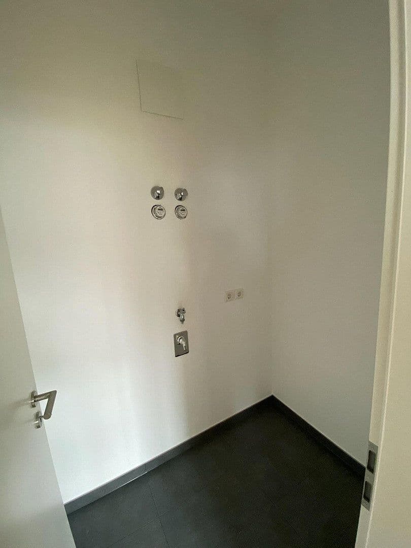 Prenájom bytu 3-izbový 93 m², Schanzäckerstr. 56, Nürnberg, Bavorsko Prenájom bytu 3-izbový 93 m², Schanzäckerstr. 56, Nürnberg, Bavorsko