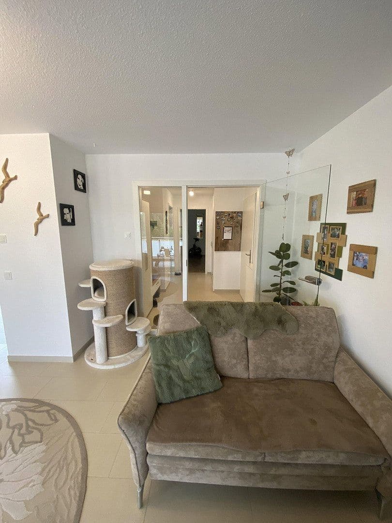 Prenájom bytu 2-izbový 80 m², Gillicher Straße 18, Solingen, Severné Porýnie - Westfálsko Prenájom bytu 2-izbový 80 m², Gillicher Straße 18, Solingen, Severné Porýnie - Westfálsko