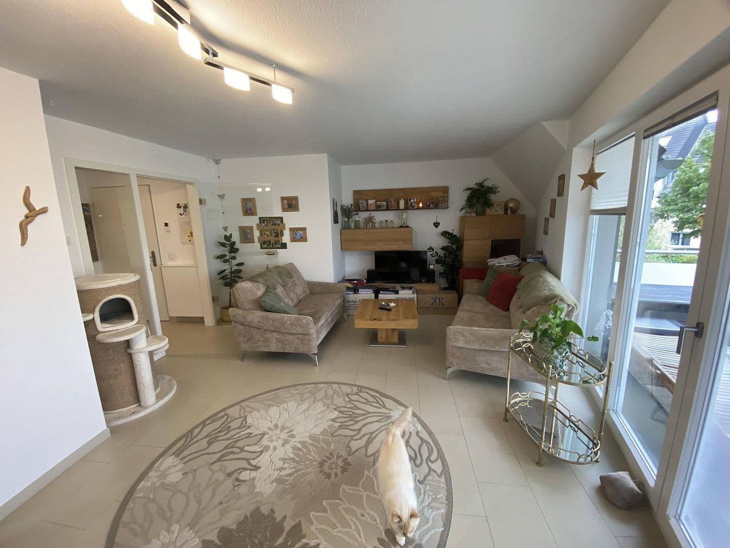 Prenájom bytu 2-izbový 80 m², Gillicher Straße 18, Solingen, Severné Porýnie - Westfálsko Prenájom bytu 2-izbový 80 m², Gillicher Straße 18, Solingen, Severné Porýnie - Westfálsko