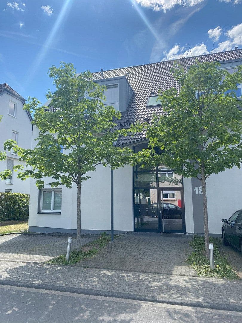 Prenájom bytu 2-izbový 80 m², Gillicher Straße 18, Solingen, Severné Porýnie - Westfálsko Prenájom bytu 2-izbový 80 m², Gillicher Straße 18, Solingen, Severné Porýnie - Westfálsko