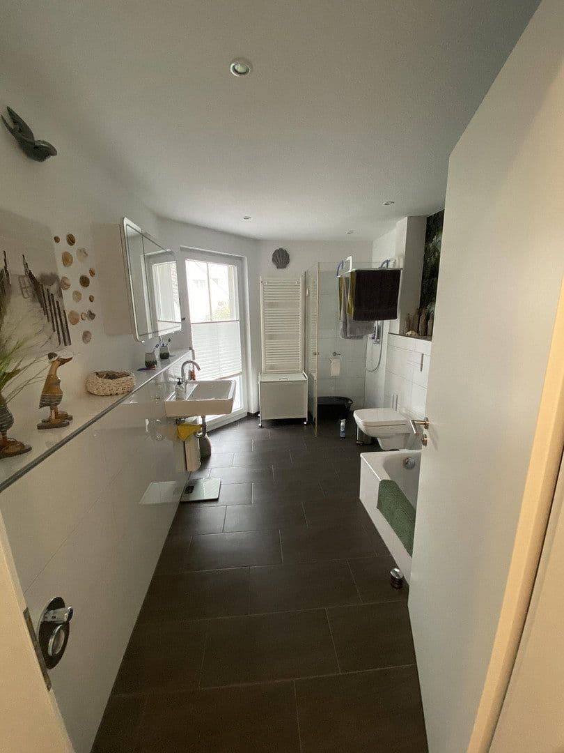 Prenájom bytu 2-izbový 80 m², Gillicher Straße 18, Solingen, Severné Porýnie - Westfálsko Prenájom bytu 2-izbový 80 m², Gillicher Straße 18, Solingen, Severné Porýnie - Westfálsko