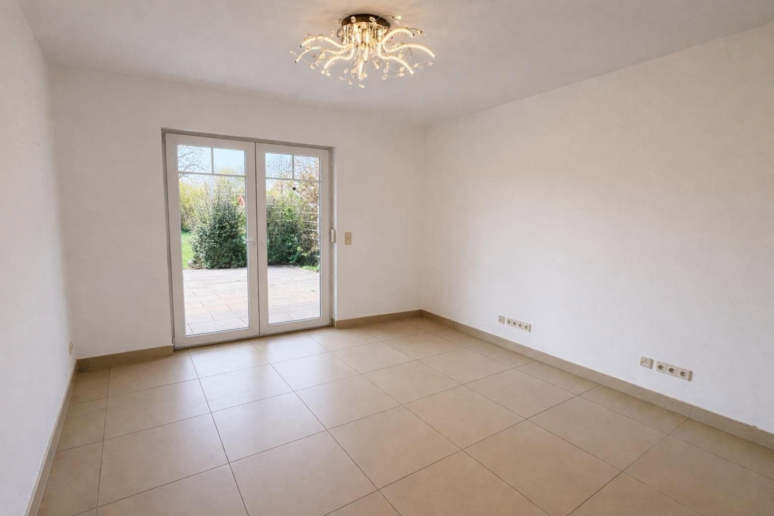 Predaj domu 121 m², pozemok 974 m², Oberbarnim, Brandenbursko Predaj domu 121 m², pozemok 974 m², Oberbarnim, Brandenbursko