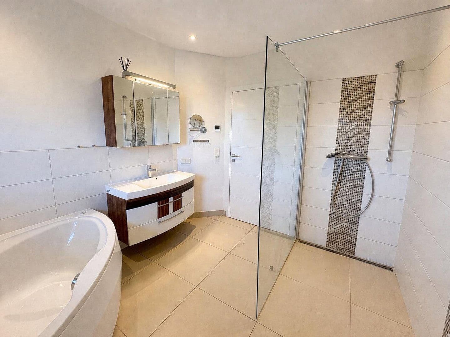 Predaj domu 121 m², pozemok 974 m², Oberbarnim, Brandenbursko Predaj domu 121 m², pozemok 974 m², Oberbarnim, Brandenbursko