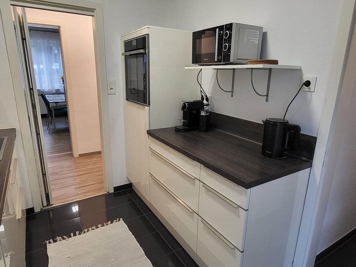 Prenájom bytu 2-izbový 63 m², Rosenbergstr. 151, Stuttgart, Bádensko-Wurttembersko Prenájom bytu 2-izbový 63 m², Rosenbergstr. 151, Stuttgart, Bádensko-Wurttembersko