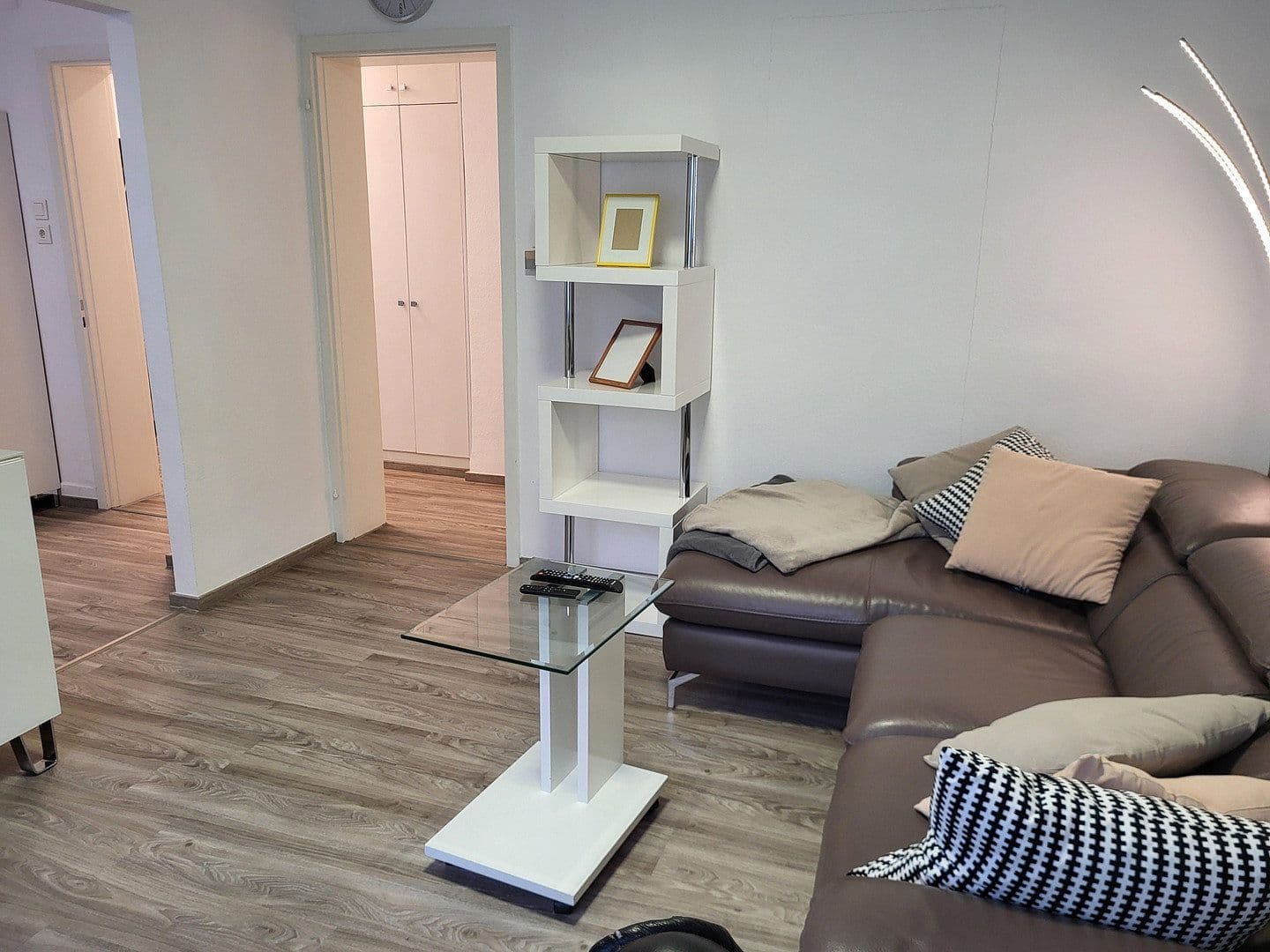 Prenájom bytu 2-izbový 63 m², Rosenbergstr. 151, Stuttgart, Bádensko-Wurttembersko Prenájom bytu 2-izbový 63 m², Rosenbergstr. 151, Stuttgart, Bádensko-Wurttembersko