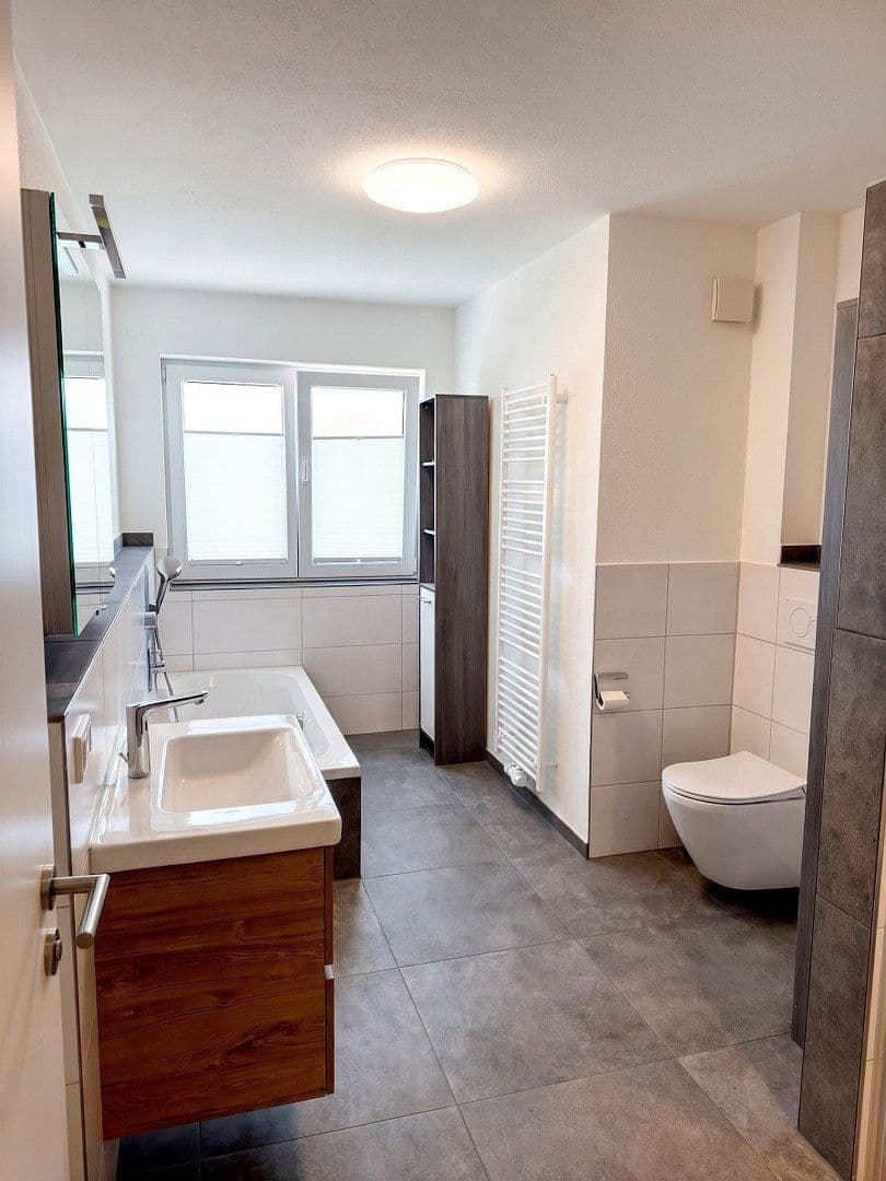 Prenájom bytu 5-izbový 110 m², Germaringen, Bavorsko Prenájom bytu 5-izbový 110 m², Germaringen, Bavorsko